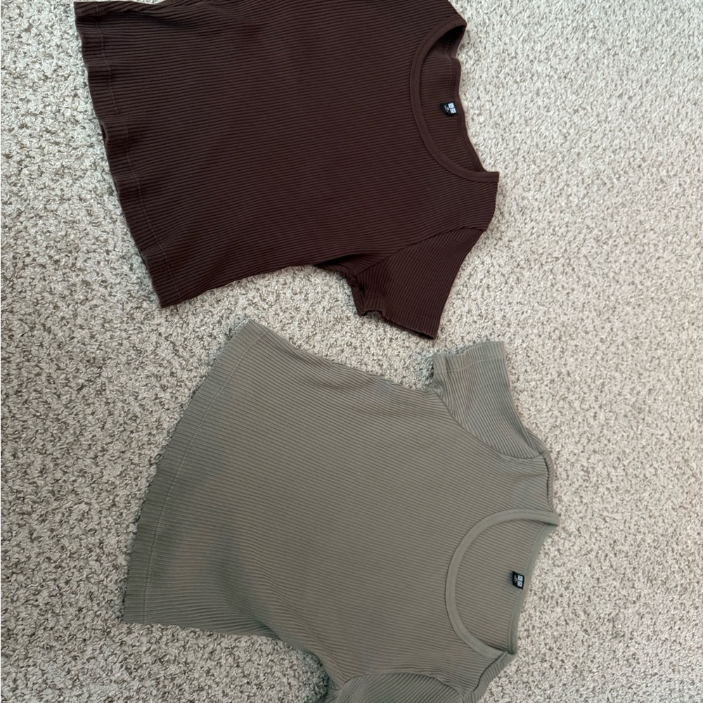 UNIQLO Dark Brown and Beige Tan Ribbed Cropped T-Shirts